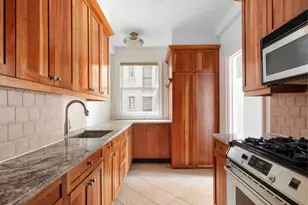 330 W 72nd St, New York City, NY 10023 - Photo 2
