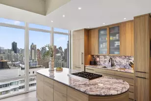 207 E 57th St, New York City, NY 10022 - Photo 2