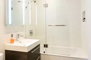60 Tiffany Pl, New York City, NY 11231 - Photo 8