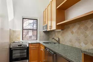 309 W 20th St, New York City, NY 10011 - Photo 2