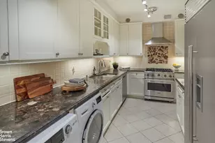 301 E 52nd St, New York City, NY 10022 - Photo 4
