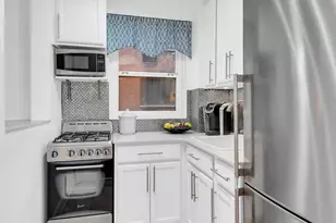 210 E 36th St, New York City, NY 10016 - Photo 4