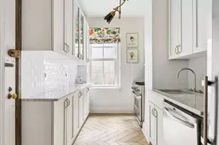 35 W 9th St, New York City, NY 10011 - Photo 4