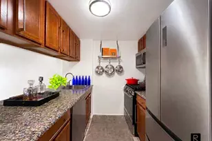 350 W 50th St, New York City, NY 10019 - Photo 6