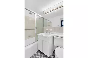 305 E 72nd St, New York City, NY 10021 - Photo 6