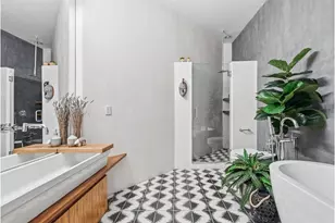 448 W 37th St, New York City, NY 10018 - Photo 12
