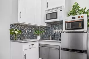 335 W 21st St, New York City, NY 10011 - Photo 4