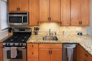 305 E 40th St, New York City, NY 10016 - Photo 2