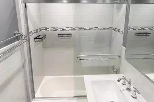 305 E 40th St, New York City, NY 10016 - Photo 4