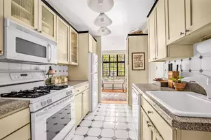 325 E 72nd St, New York City, NY 10021 - Photo 4