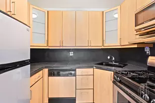 300 E 95th St, New York City, NY 10128 - Photo 2
