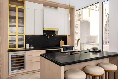 660 Lexington Avenue #2B, New York City, NY 10022 - Photo 1