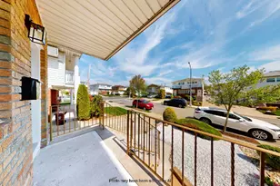 8 Thayer Pl, New York City, NY 10306 - Photo 2