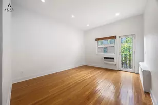 211 Thompson St, New York City, NY 10012 - Photo 2