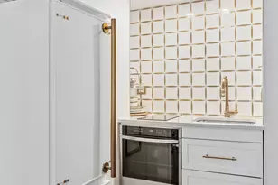 320 E 42nd St, New York City, NY 10017 - Photo 4