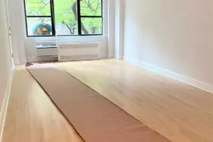 442 W 57th St, New York City, NY 10019 - Photo 4