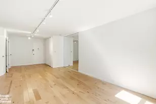 305 E 40th St, New York City, NY 10017 - Photo 6