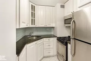 305 E 40th St, New York City, NY 10017 - Photo 10