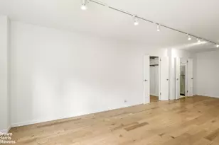 305 E 40th St, New York City, NY 10017 - Photo 8