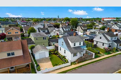 13 Celeste Court, New York City, NY 11229 - Photo 4
