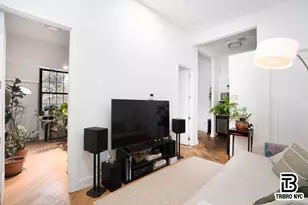378 S 3rd St, New York City, NY 11211 - Photo 2