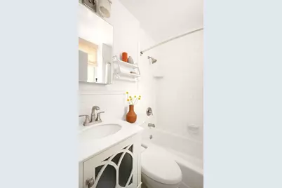 26 Gramercy Park S #6G, New York City, NY 10003 - Photo 6