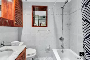 216 E 75th St, New York City, NY 10021 - Photo 16