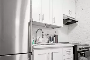 431 W 22nd St, New York, NY 10011 - Photo 8