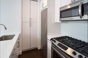 212 E 47th St, New York City, NY 10017 - Photo 2