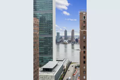 320 E 42nd Street #1901, New York, NY 10017 - Photo 12