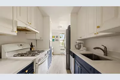 370 Ocean Parkway #6H, New York City, NY 11218 - Photo 4