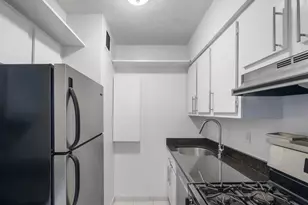 301 E 45th St, New York City, NY 10017 - Photo 2