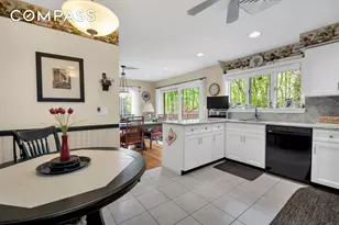 131 Jansen St, New York City, NY 10312 - Photo 6