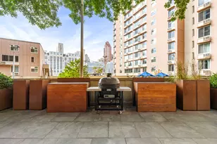555 Main St, New York City, NY 10044 - Photo 16