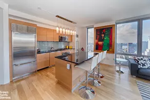 310 W 52nd St, New York City, NY 10019 - Photo 4