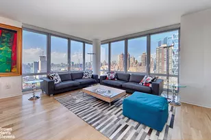 310 W 52nd St, New York City, NY 10019 - Photo 2