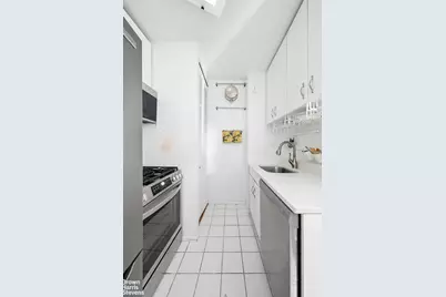 161 W 61st Street #11E, New York City, NY 10023 - Photo 4
