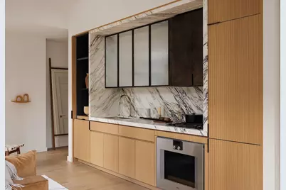 135 E 47th Street #20C, New York City, NY 10017 - Photo 2