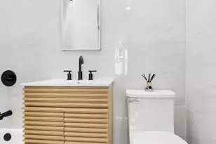 305 E 40th St, New York, NY 10017 - Photo 12
