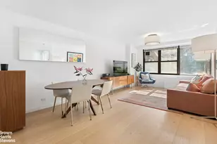 305 E 40th St, New York, NY 10017 - Photo 4