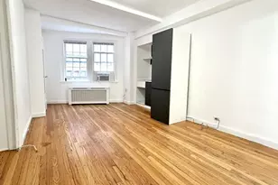 304 E 41st St, New York City, NY 10017 - Photo 2