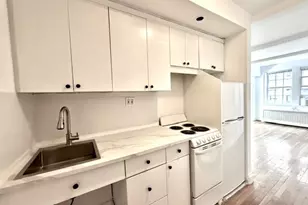 304 E 41st St, New York City, NY 10017 - Photo 4