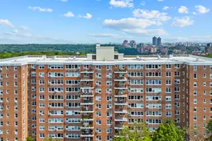 4555 Henry Hudson Parkway W, New York City, NY 10471 - Photo 2