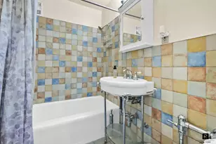 31-85 Crescent St, New York City, NY 11106 - Photo 18