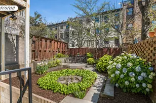 329 W 19th St, New York City, NY 10011 - Photo 4