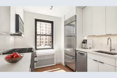 301 E 69th Street #8D, New York, NY 10021 - Photo 4