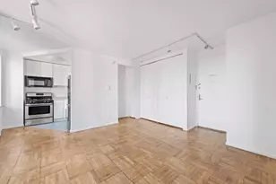 236 E 47th St, New York City, NY 10017 - Photo 4
