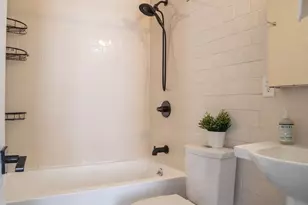 17 E 17th St, New York City, NY 11226 - Photo 10