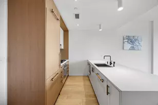 22-18 Jackson Ave, New York City, NY 11101 - Photo 2
