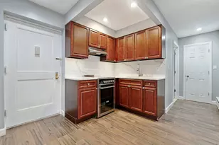 31-23 Crescent St, New York City, NY 11106 - Photo 4